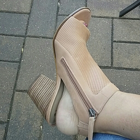 Naturalizer brand new sandles - Picture 8 of 8